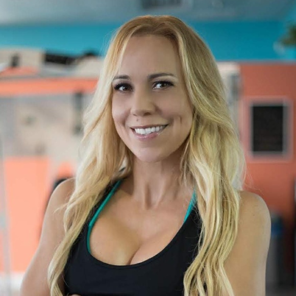 Meet your Posher, Laura - Picture 2 of 2